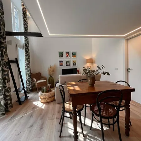 Classy & Chic 2 Storey Loft Daire