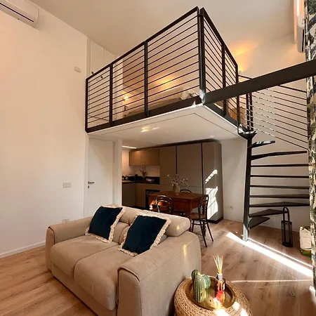 Classy & Chic 2 Storey Loft * Milano