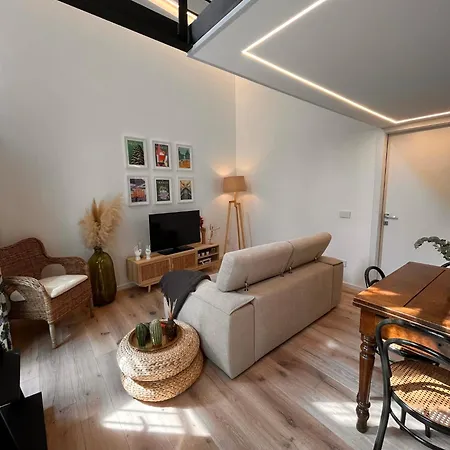 شقة Classy & Chic 2 Storey Loft